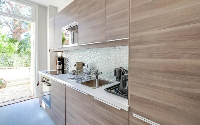 Palais Mire Juan Studio