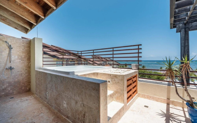 Beachfront w Jacuzzi Sotogrande at Cap Cana