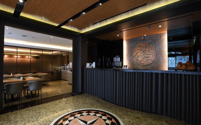 East Dragon Hotel