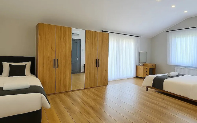 Professionally Maintained Spacious New Suites 2-3