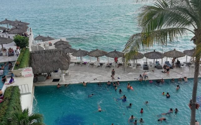 Beautiful Twin Towers Suite With Balcony and Stunning sea View