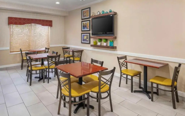 Holiday Inn Express Celina