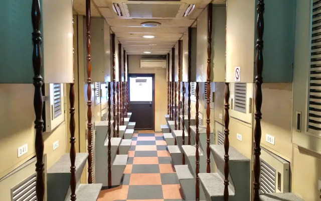 Capsule Hotel Block Room