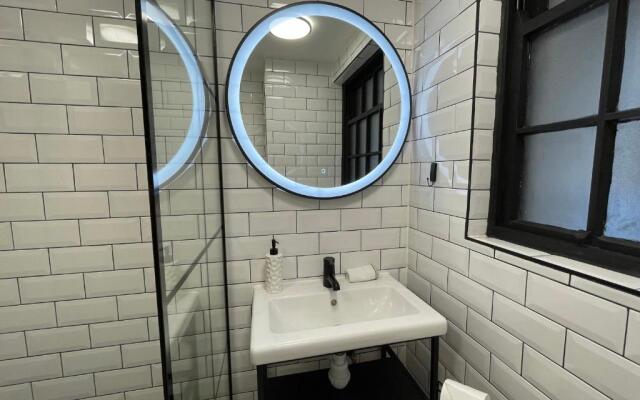 Ultra Modern Studio Apartment, in Central Exeter