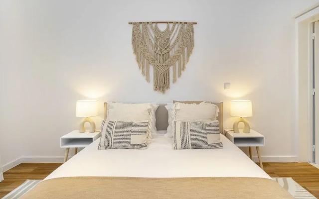 Chic & Stylish Retreat In Estoril'S Finest Location
