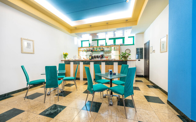 West Point Airport Hotel