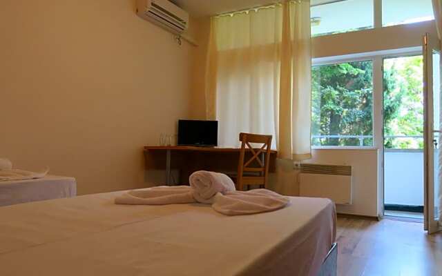 Green Hill Hotel