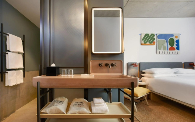 Moxy Sydney Airport