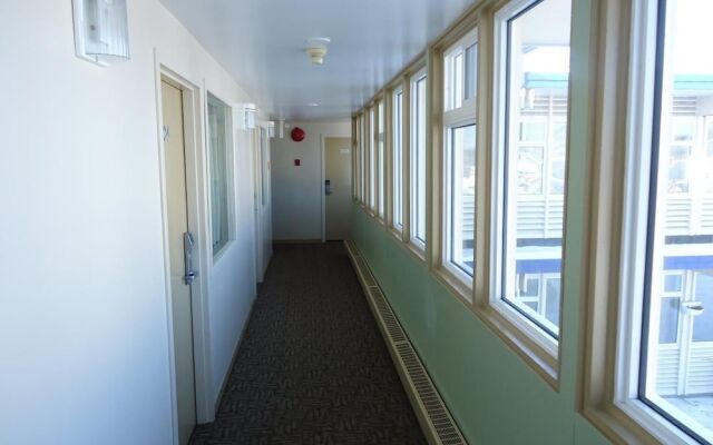Canadiana Motel