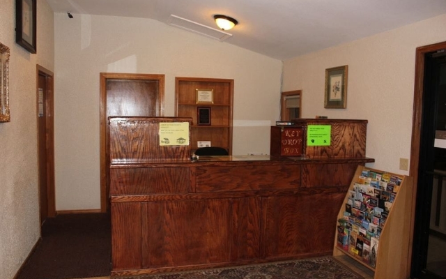 Oak Hill Inn & Suites