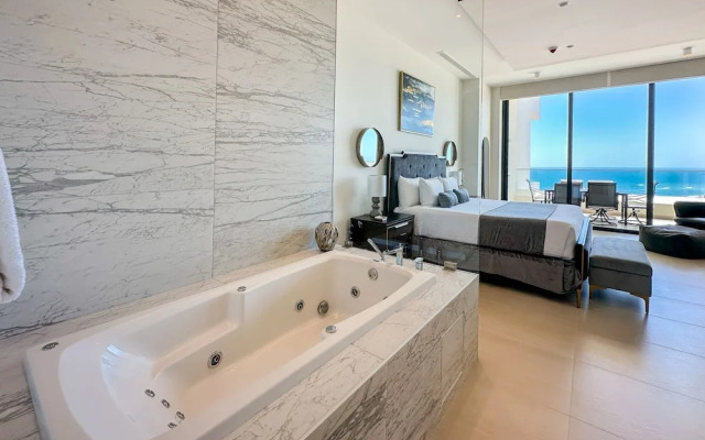 Sandy Beach 2BR Beachfront Getaway