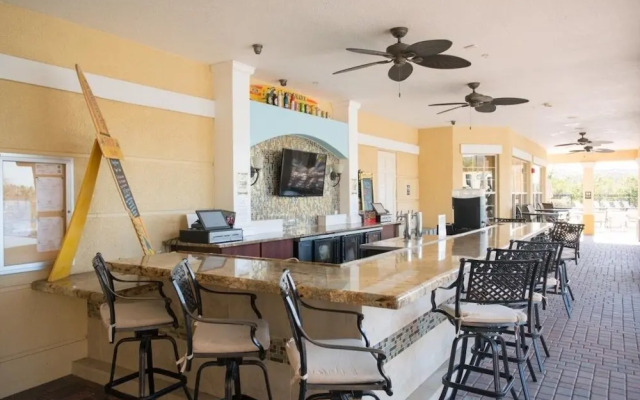 Penthouse Utopia 3 Bedroom Condo by RedAwning
