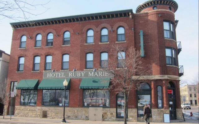 Hotel Ruby Marie