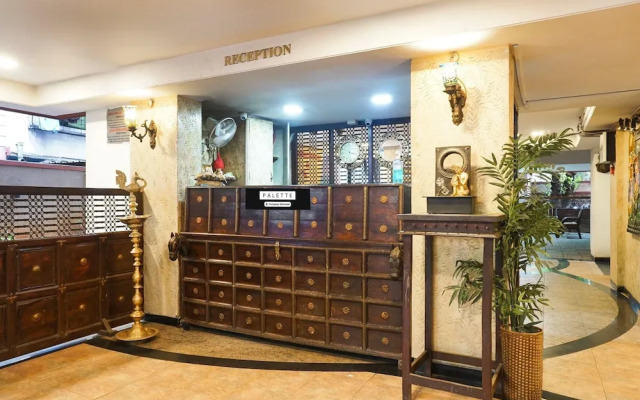 Premium Stays Near Fergusson College
