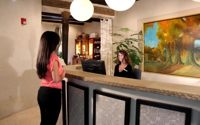 El Monte Sagrado Living Resort & Spa