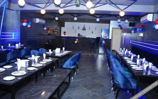 Comet Hotels by OYO Rooms