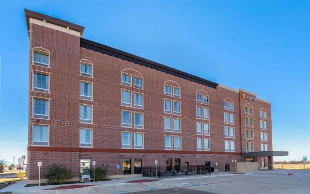 La Quinta Inn & Suites by Wyndham Dallas - Frisco Stadium