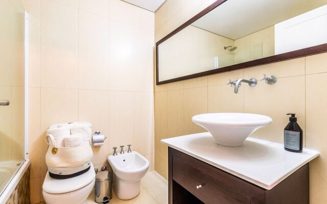 2BR Family Apt Puente de la Mujer View