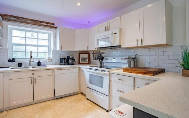 Designers Den Creative Space Garden and Parking