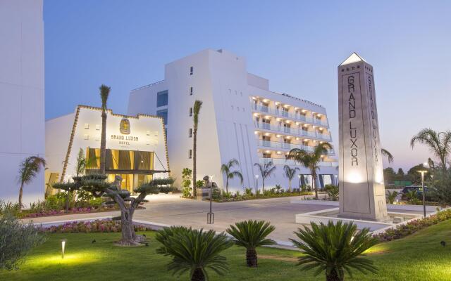 Grand Luxor Hotel & Village