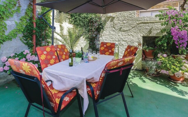 Awesome Home in Podstrana With Wifi and 1 Bedrooms