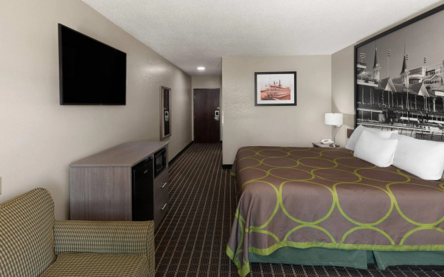 Super 8 by Wyndham Shepherdsville / Louisville South I65
