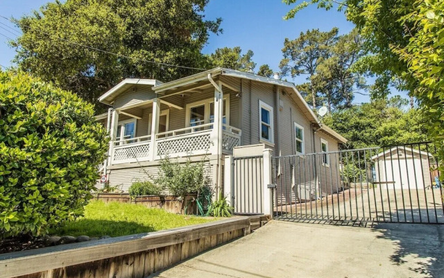 Cozy Oakland 2 Bedroom w/ Backyard