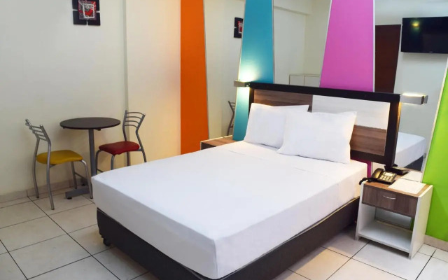 Hotel Colors Canada