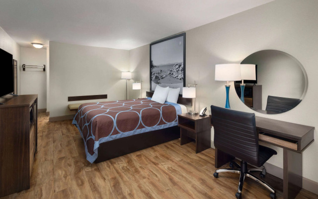 Super 8 by Wyndham Fallon