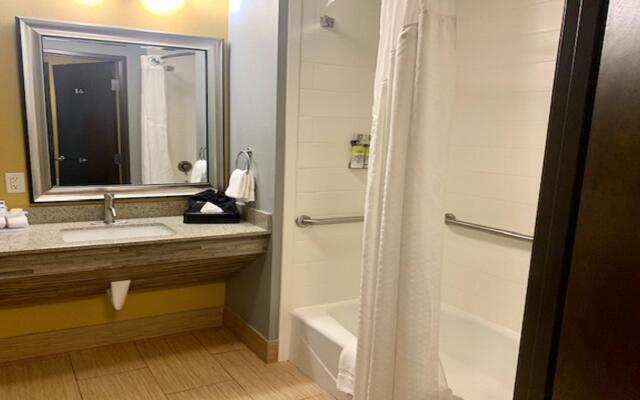 Holiday Inn Express & Suites Perry-National Fairground Area #34, an IHG Hotel