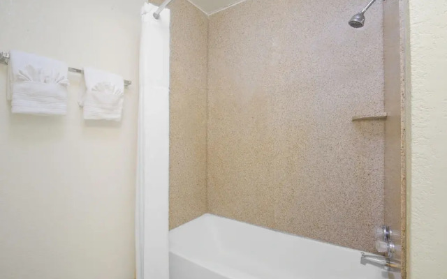 Days Inn & Suites Clovis