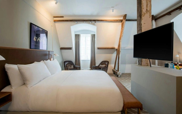 Sapphire House Antwerp, Autograph Collection