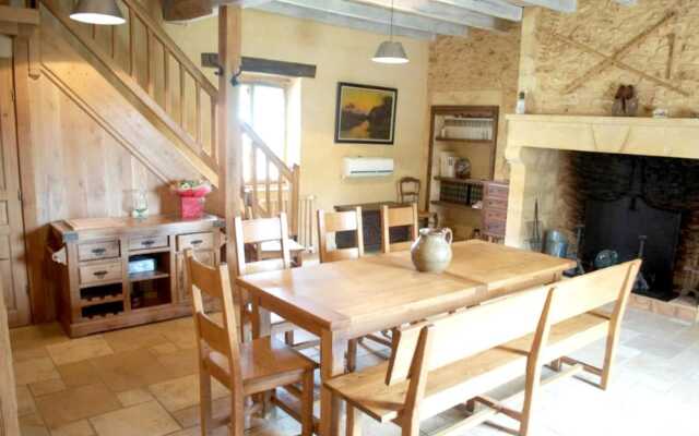 Villa With 5 Bedrooms in Les Eyzies-de-tayac-sireuil, With Private Poo