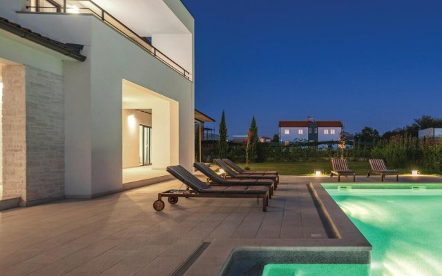 Amazing Home in Valbandon With Wifi and 4 Bedrooms
