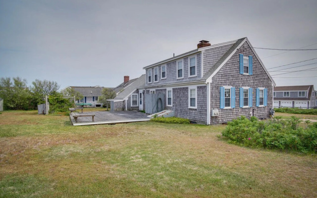 Walk to Beach: Chatham Getaway w/ Sunroom!