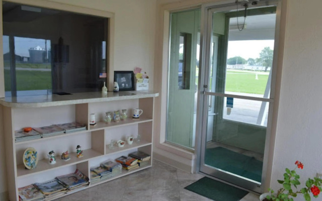 Capri Motel By OYO Elwood, Wathena