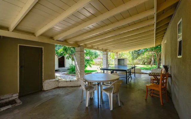 Spacious Retreat w Large Kitchen Outdoor Patio