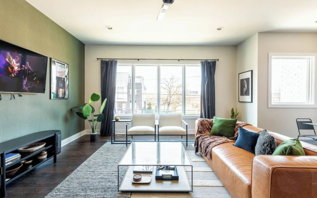 Cowboy Country - Private Rooftop With Hot Tub!