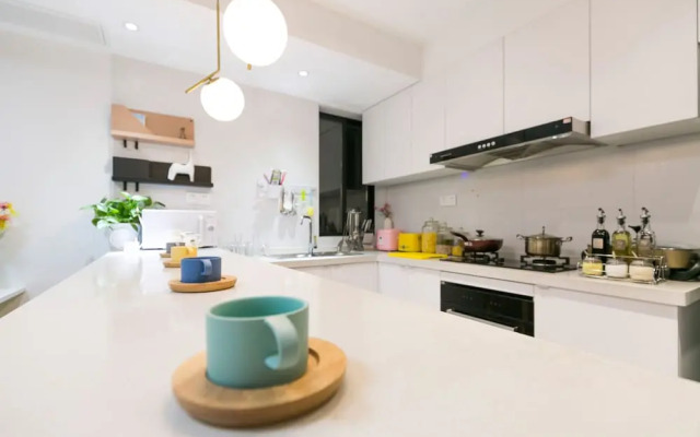Henry's Apartment- Xujiahui Road