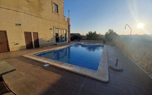 Country Views Villa Victoria