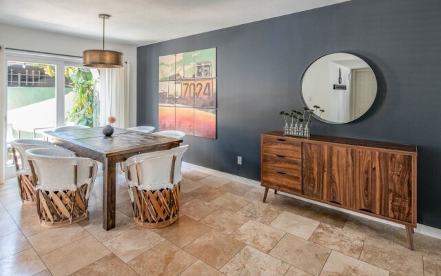 Sleek 2BR Townhome Old Town by WanderJaunt