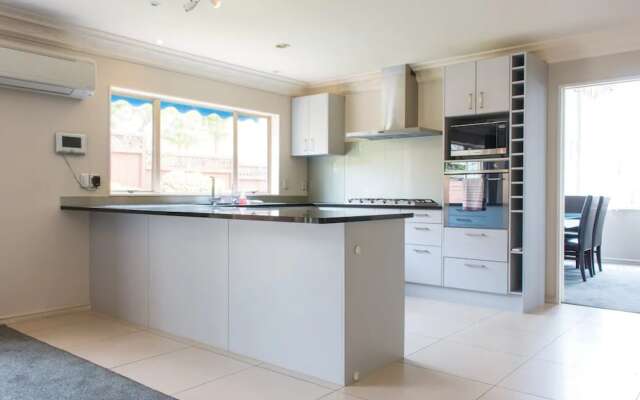 Elegant 6 Bedroom Home in East Auckland