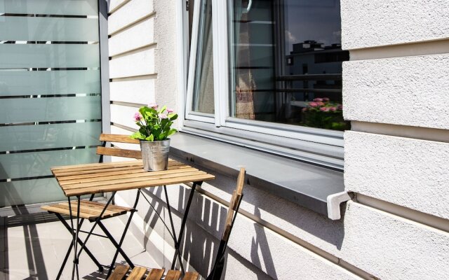 Wilanów Apartment with Balcony