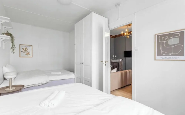 Big and Bright Apartment in the Center