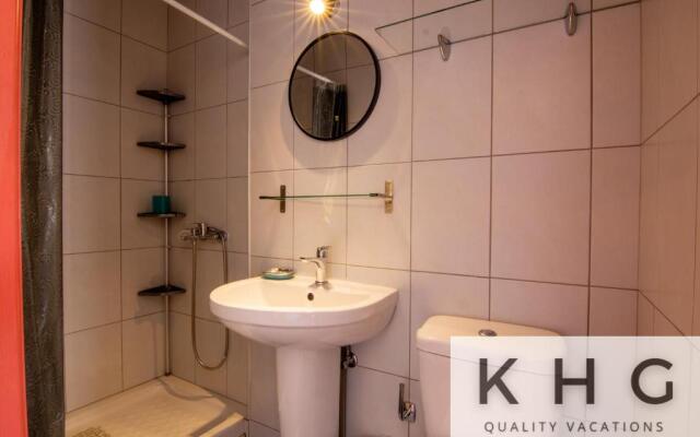 Eleni's super central apartments! 5 minutes walking from everything!