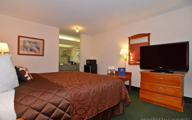 Econo Lodge Inn & Suites Memphis East