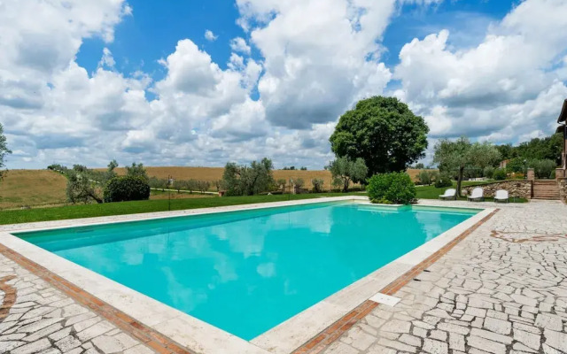 Elegant Apartment Only 1 Hour From Rome