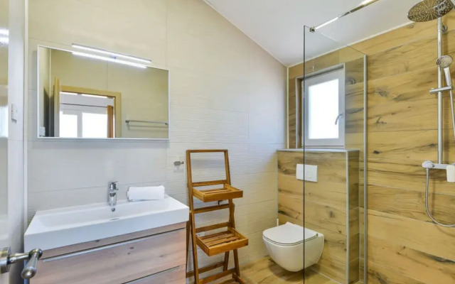 With Pool, Jacuzzi and Sauna