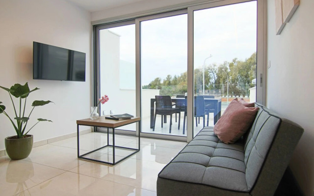 Phaedrus Living: Seaside Luxury Flat Harbour 110