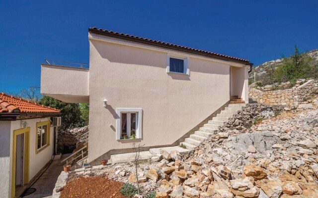 Beautiful Apartment in Karlobag With Wifi